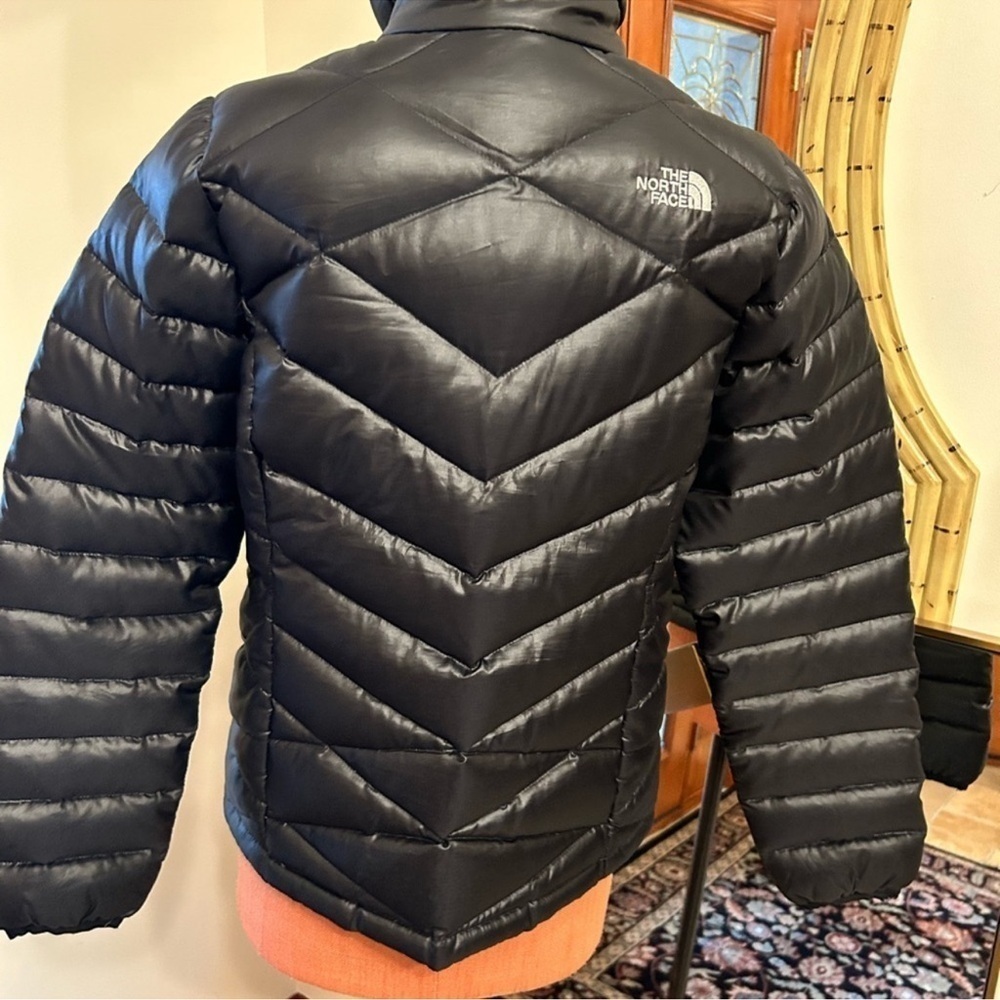 Women’s north face, quilted jacket, size medium - Picture 3 of 5